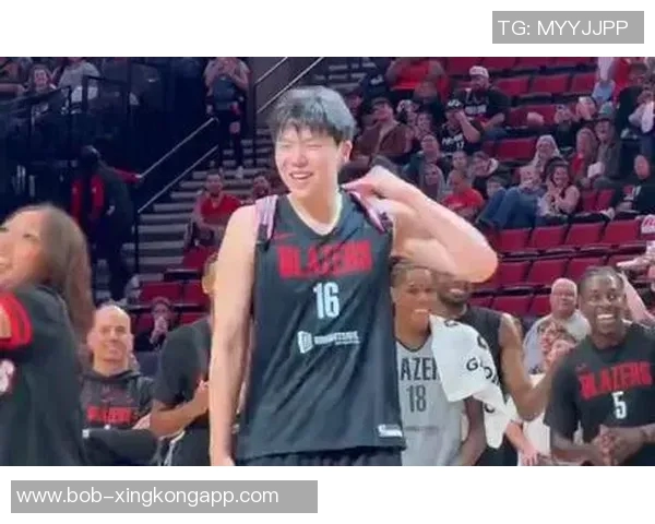 媒体人评论杨瀚森背粉色书包学舞蹈展现纯粹享受而非融入的真实状态