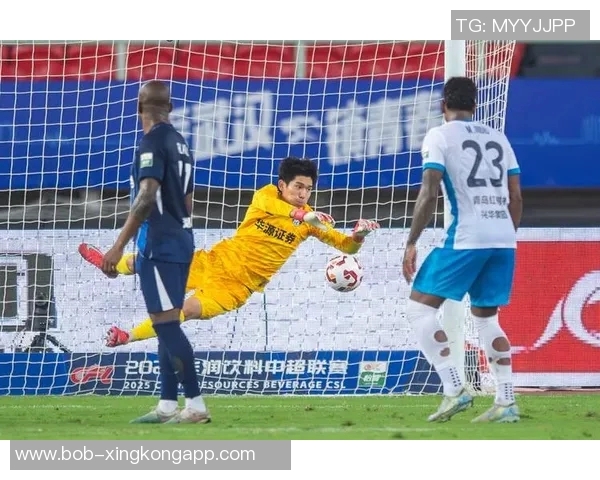 三镇门将郭嘉宇专注防守表现强调团队胜利的重要性 三镇门将郭嘉宇专注防守表现强调团队胜利的重要性