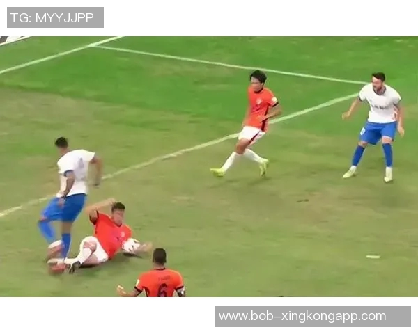 李刚仁手球送点球机会布雷斯特点球滑倒错失良机 李刚仁手球送点球机会布雷斯特点球滑倒错失良机