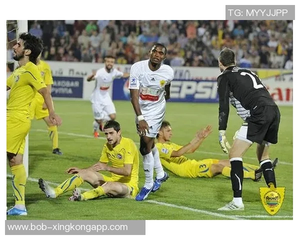 瓦兰替补出战18分钟表现抢眼贡献10分9板助力解放约老师压力 瓦兰替补出战18分钟表现抢眼贡献10分9板助力解放约老师压力