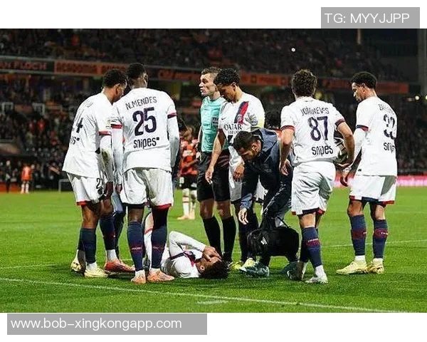 巴黎官方确认杜埃右大腿肌肉受伤预计缺阵数周影响球队阵容