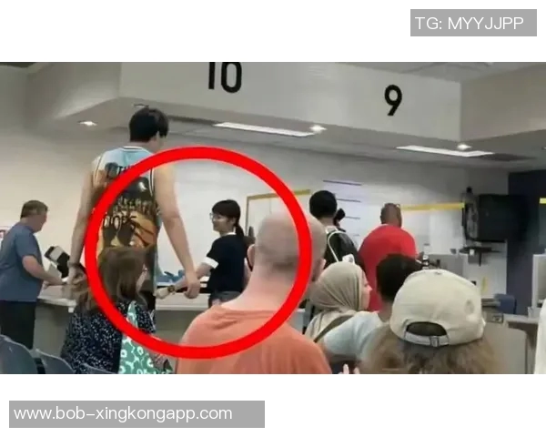 迈阿密球迷与杨瀚森偶遇合影网友呼吁保护他避免网络暴力