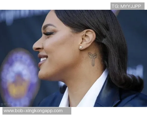 人各有志坎贝奇鼓励女球员兼职擦边博主赚取额外收入与奢侈品分享