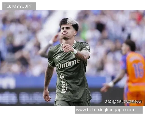 西乙联赛竞争加剧拉科与桑坦德双雄领跑冲甲形势愈发紧张 西乙联赛竞争加剧拉科与桑坦德双雄领跑冲甲形势愈发紧张