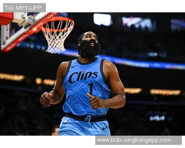 哈登加盟快船后表现惊艳第四节独揽23分助球队逆转取胜 哈登加盟快船后表现惊艳第四节独揽23分助球队逆转取胜