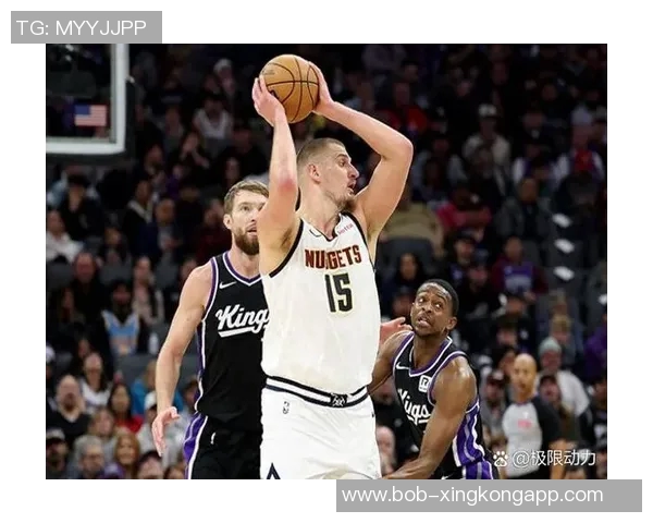 布克第三节状态火热10投6中狂砍16分4篮板4助攻连得12分助力球队反击