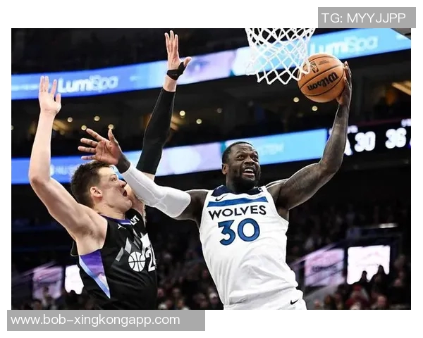 兰德尔半场表现出色16分钟内高效砍下16分2篮板助力球队